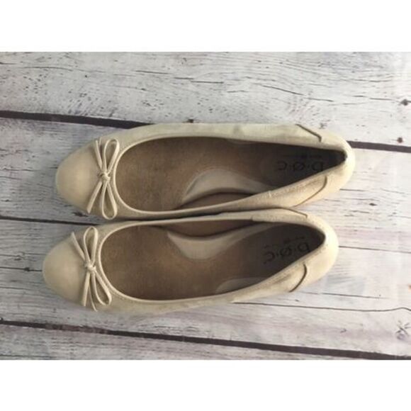 b.o.c. Born Flats Womens 9,5 M Ballet Tan Golden Casual Slip On Shoes Cap Toe - Picture 8 of 12